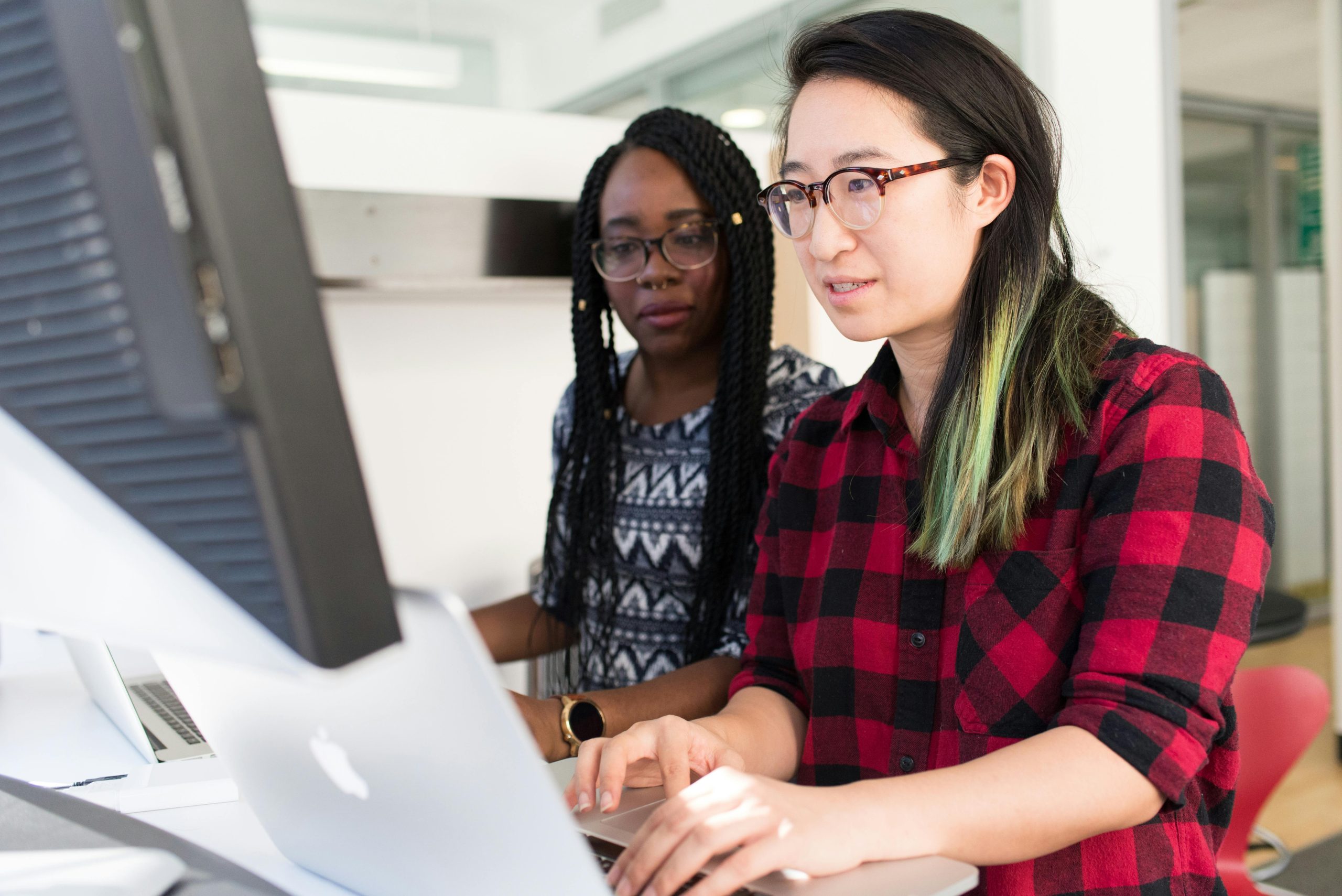 Payroll Outsourcing vs Software: Support and Troubleshooting Expenses
