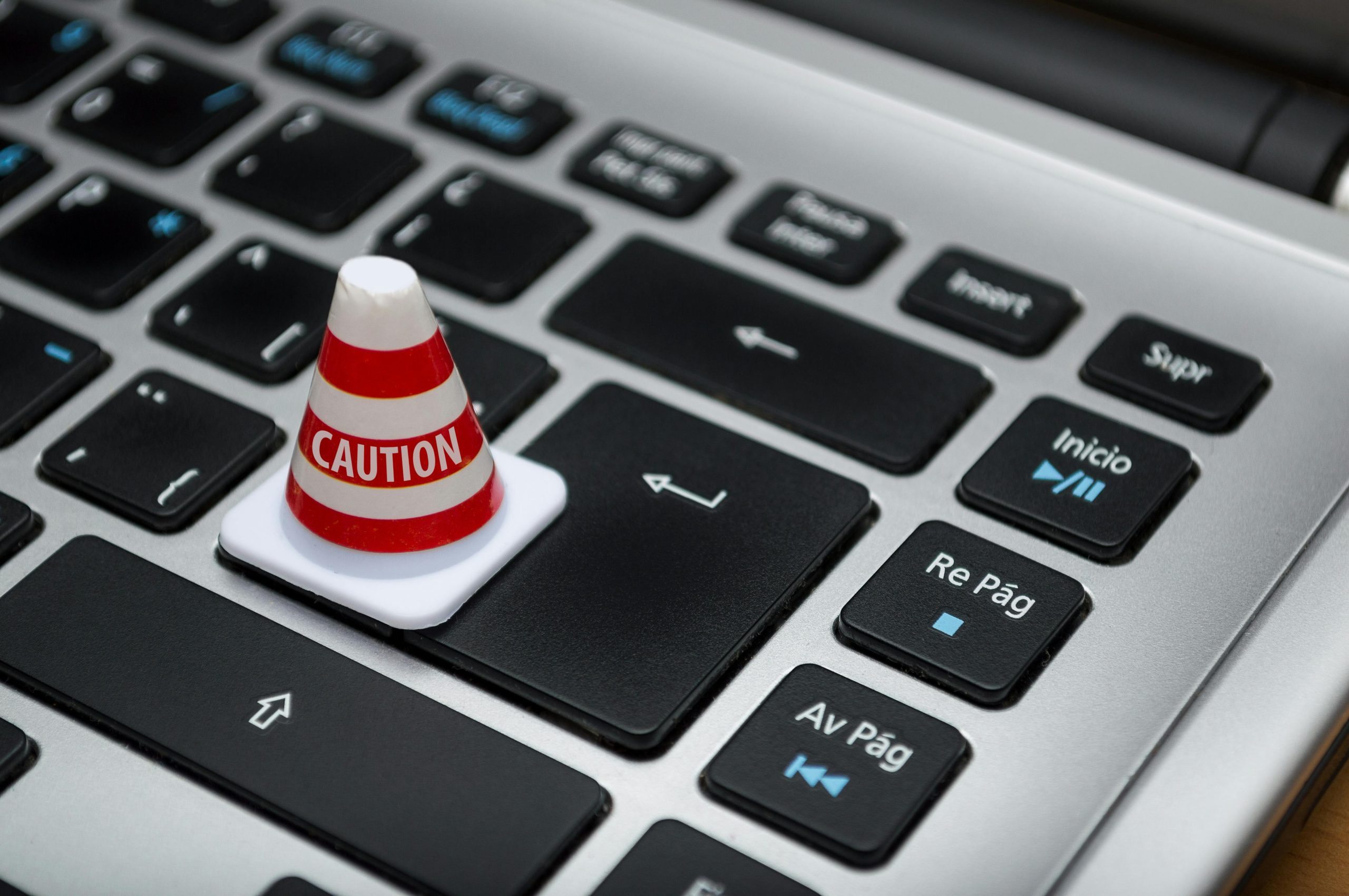 Payroll Outsourcing vs Software: Expertise, Risk, and Compliance Costs